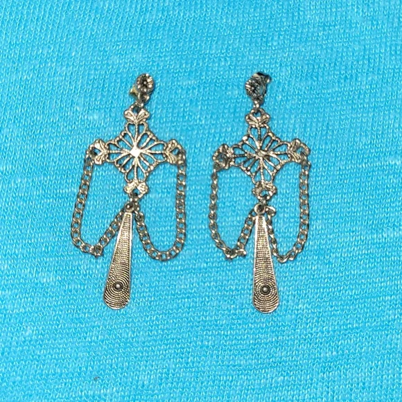 Vintage silver toned earrings - Picture 2 of 3
